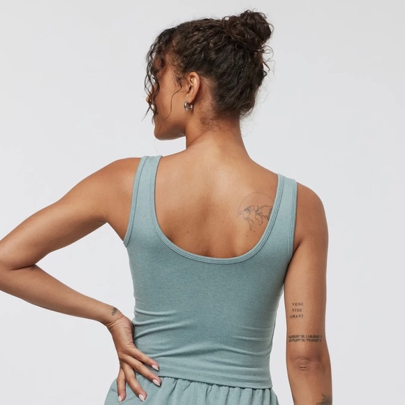 Vuori DreamKnit Boyfriend Sweatpant & Halo Essential Tank Set Pistachio Small - Picture 4 of 10